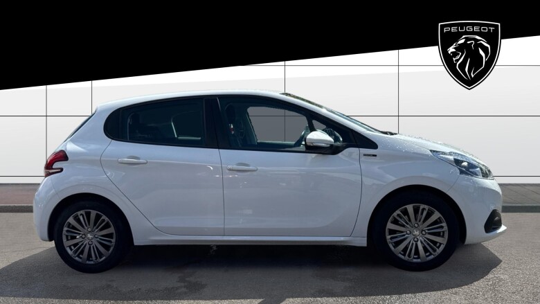 Peugeot 208 1.2 PureTech 82 Signature 5dr [Start Stop] Petrol Hatchback